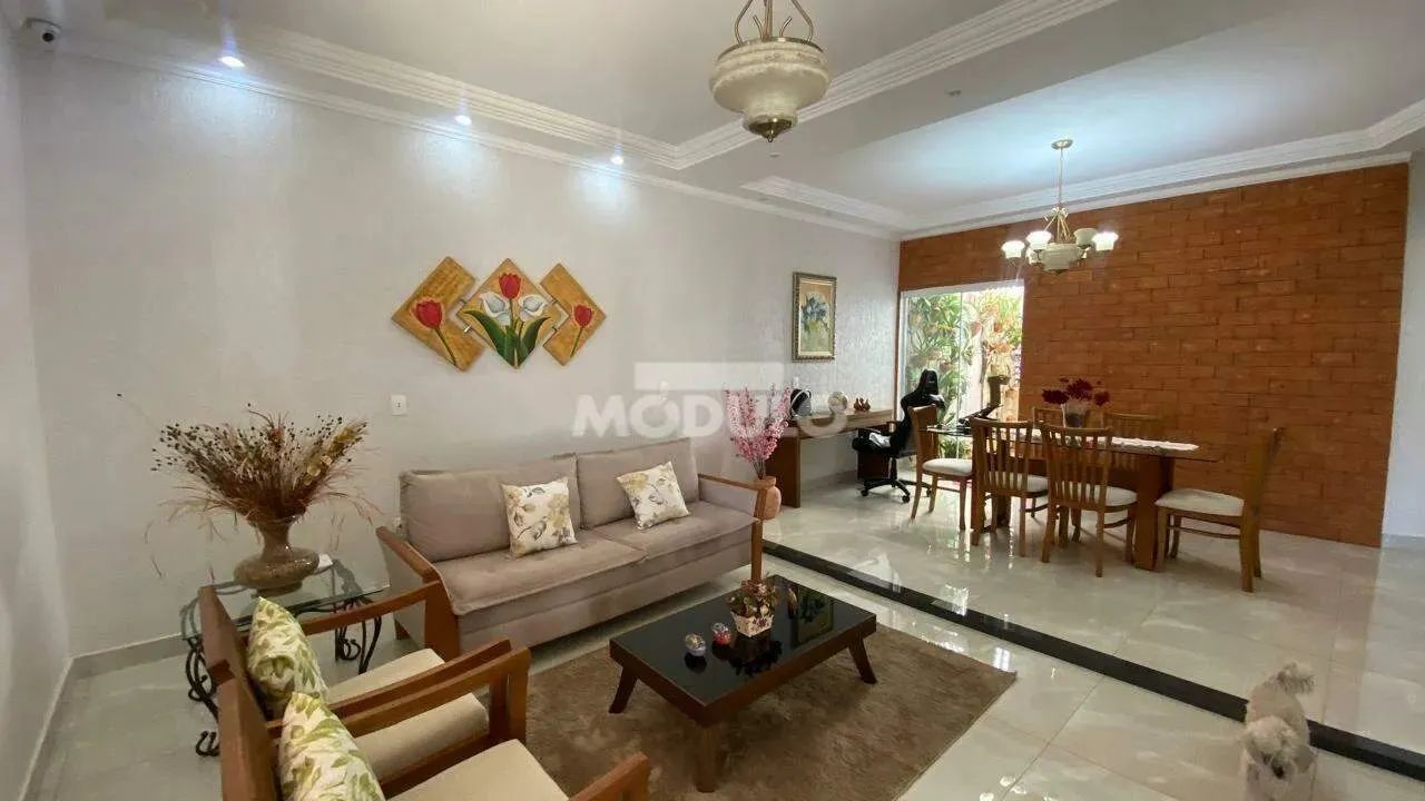 Casa residencial para locação Bairro Santa Mônica com 3 quartos - Foto 2