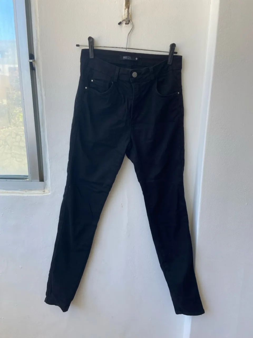 Calça jeans e preta  - Foto 2