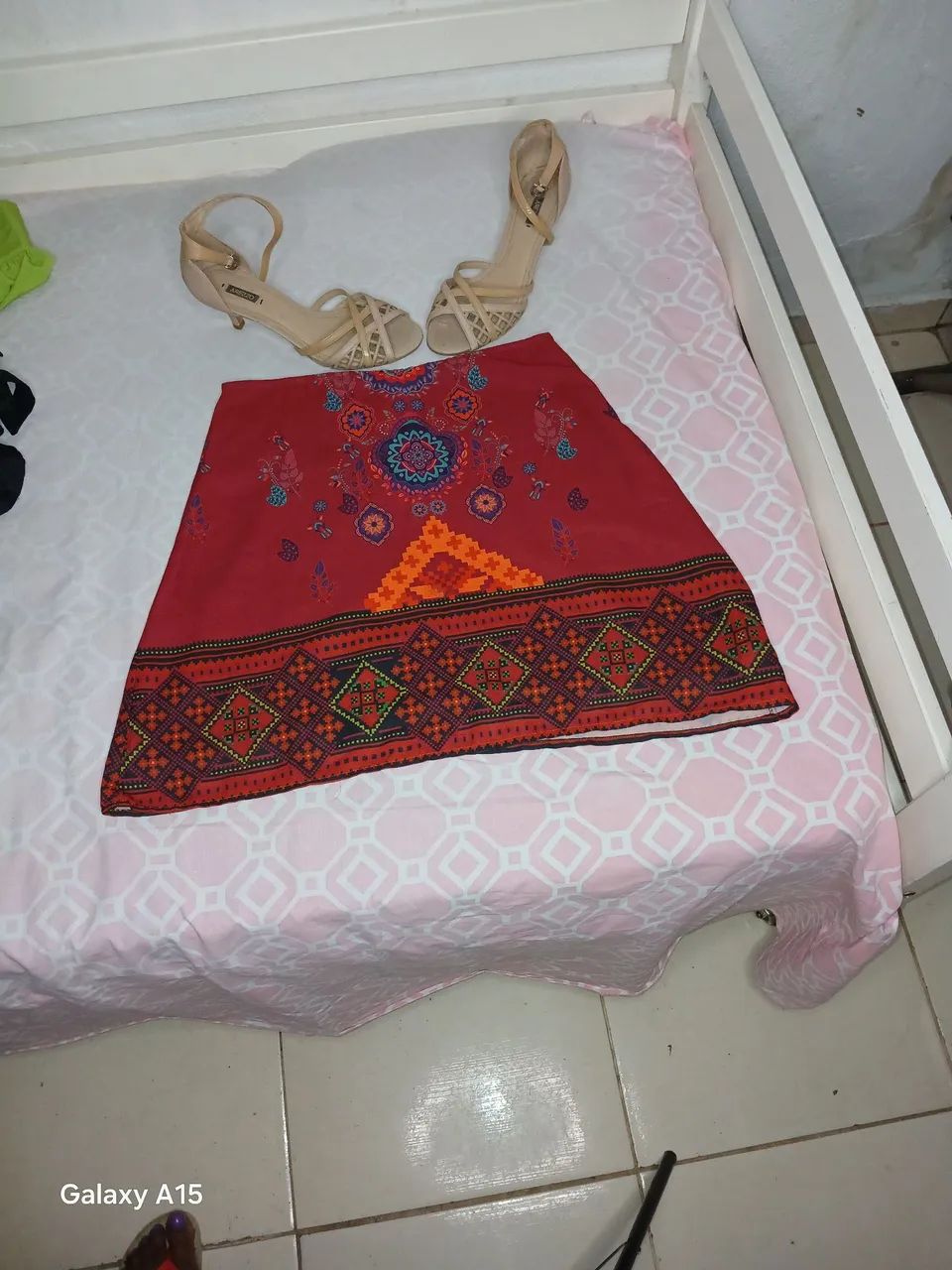 Quase doacao Saia estampada vermelha - Foto 3