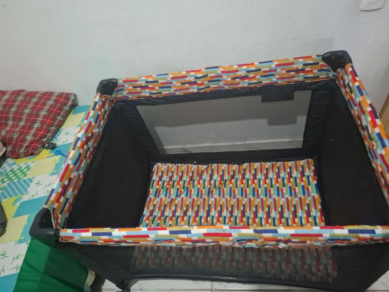 Berço Portátil para Bebê Voyage - Colorido e Prático - Foto 2