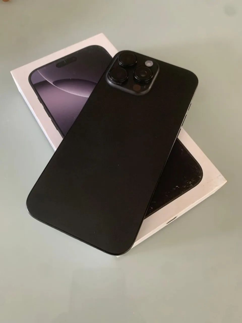 iPhone 16 pro max 256gb (bateria 100%) - Celulares e Smartphones