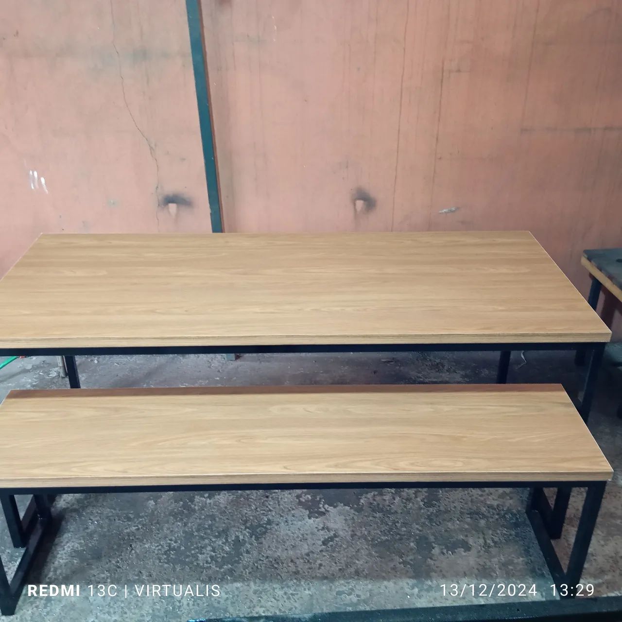 Conjunto Mesa e Banco de mdf com Estrutura em Ferro