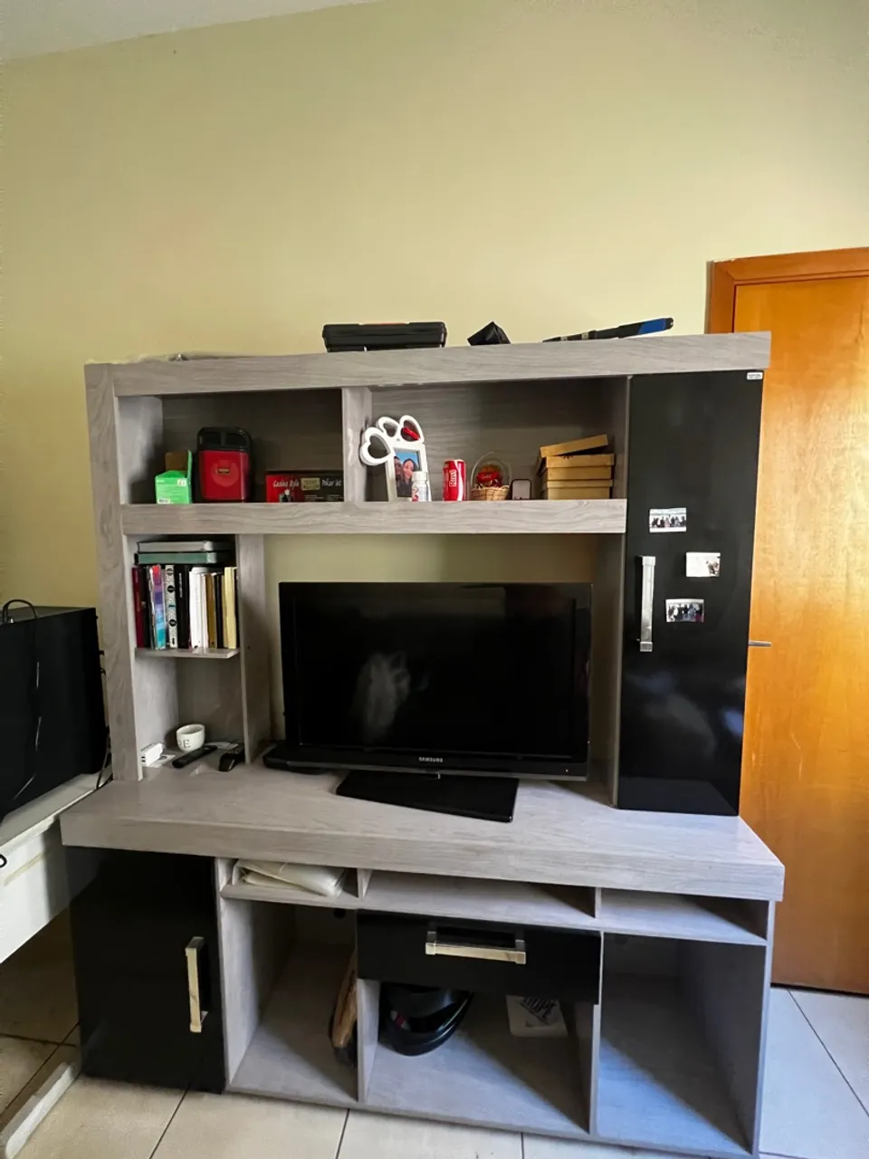 Rack com Painel para TV e Armazenamento - Design Moderno