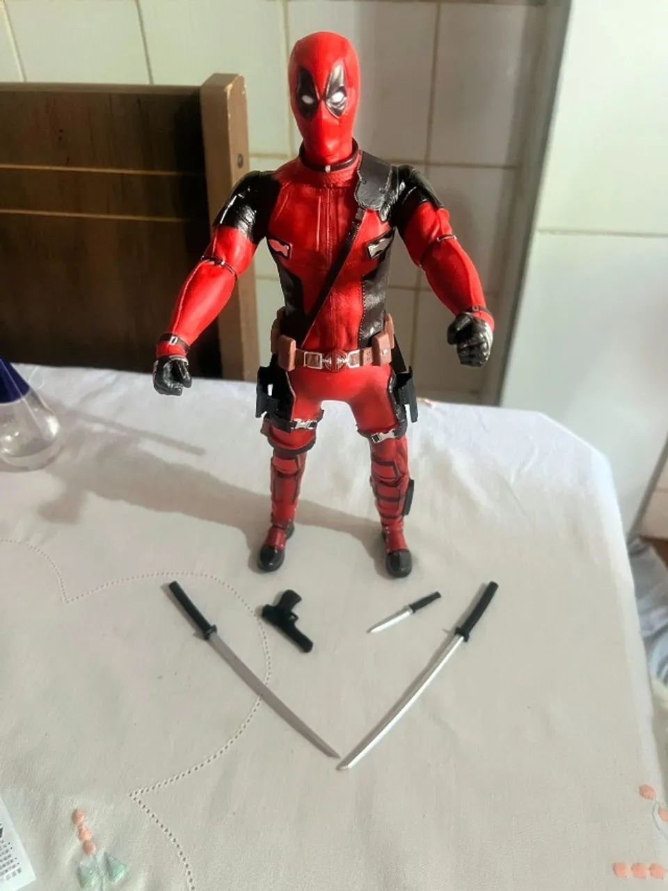 Figura Boneco Estátua Deadpool 1/6  30 cm Marvel - Foto 3
