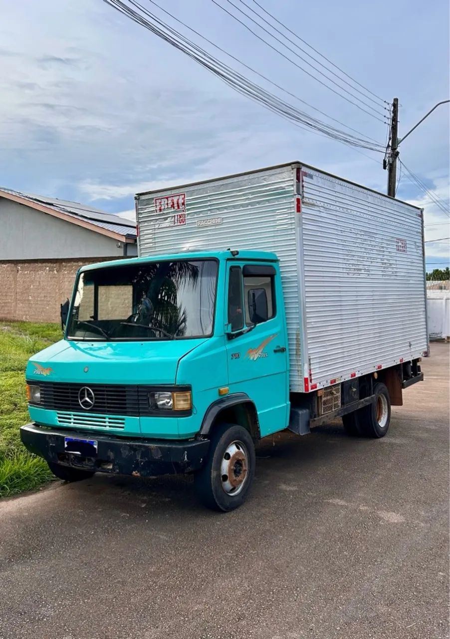 Mercedes 710 Ano 2000 com Baú de 4,50mts - Foto 3