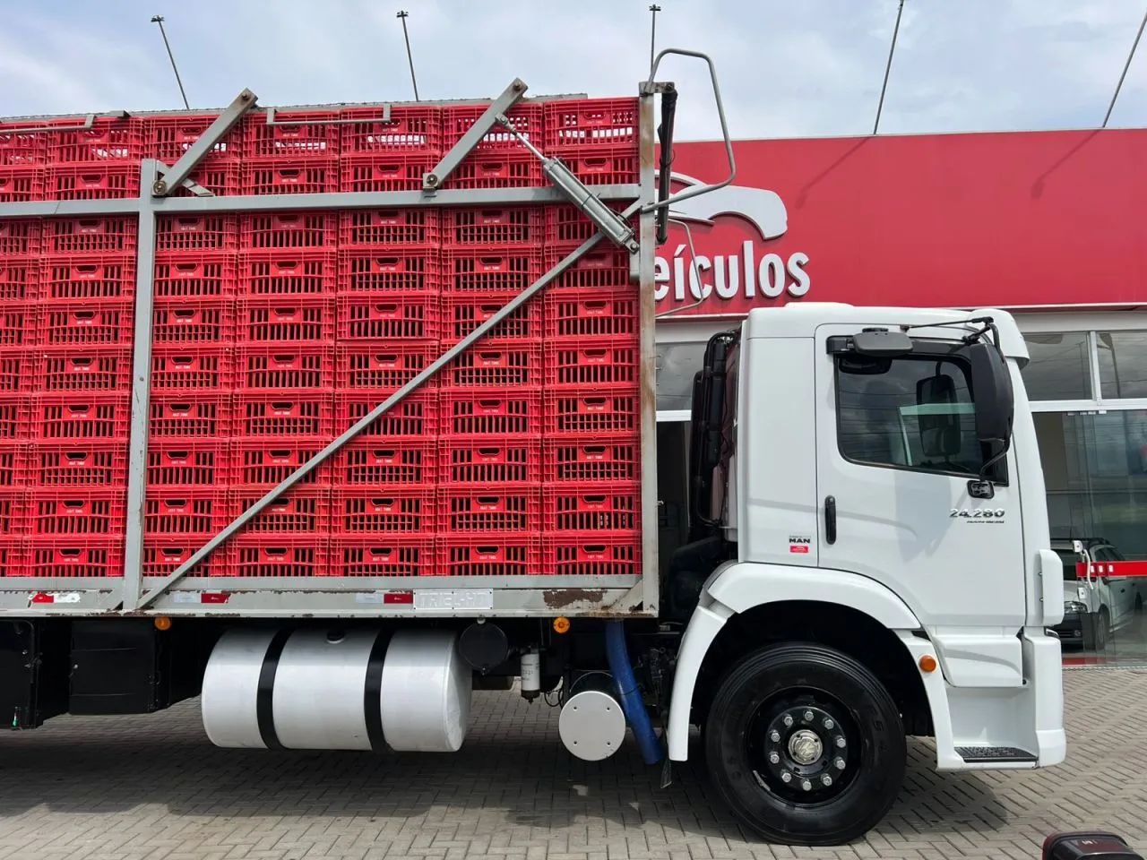  Volkswagen Constellation 24-280 Truck 6x2 Carroceria Frango e Aves  2013 - Foto 7