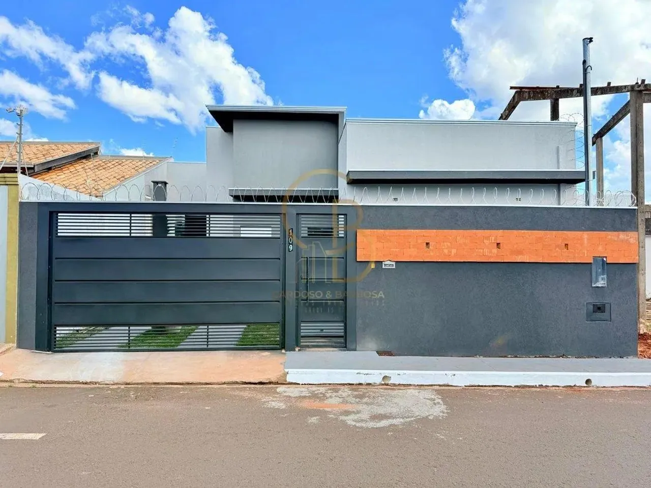 Conforto e estilo em cada detalhe Casa com suíte e churrasqueira gourmet!
