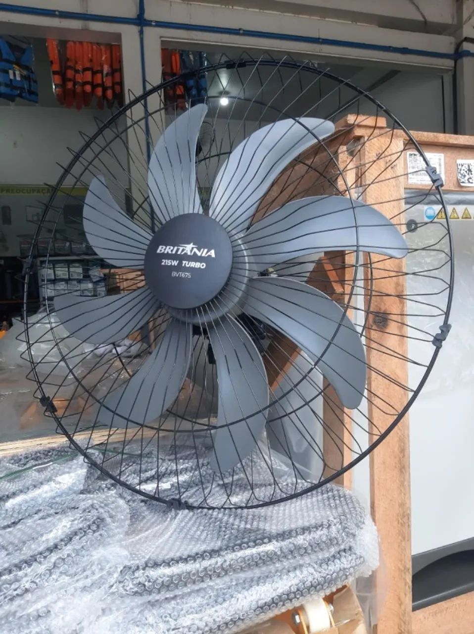 Mais Ventilação! Britânia Turbo 200W Parede com 8 Hélices - Foto 3