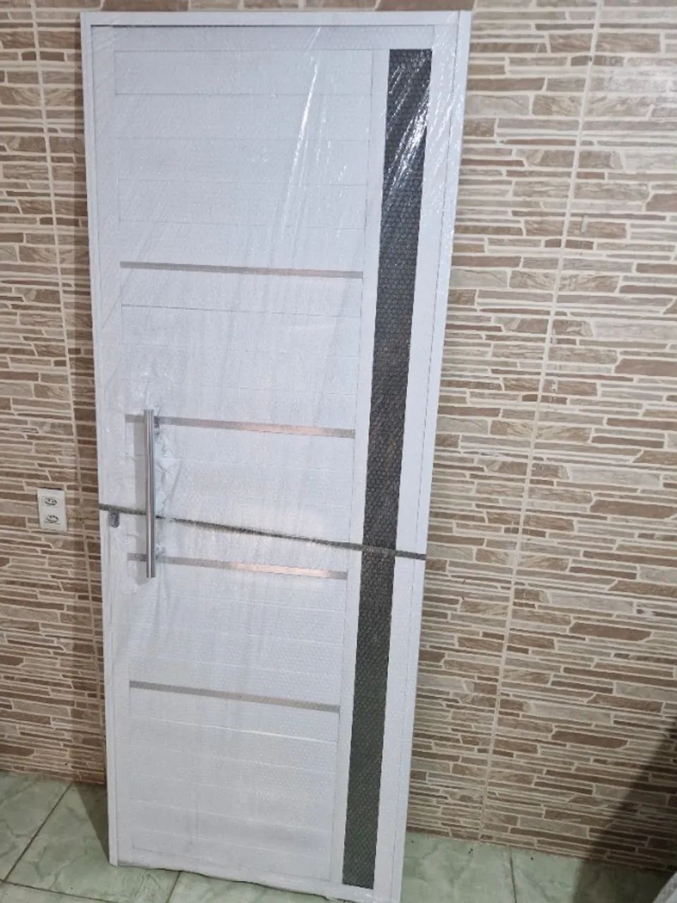 Porta de alumínio lambril 