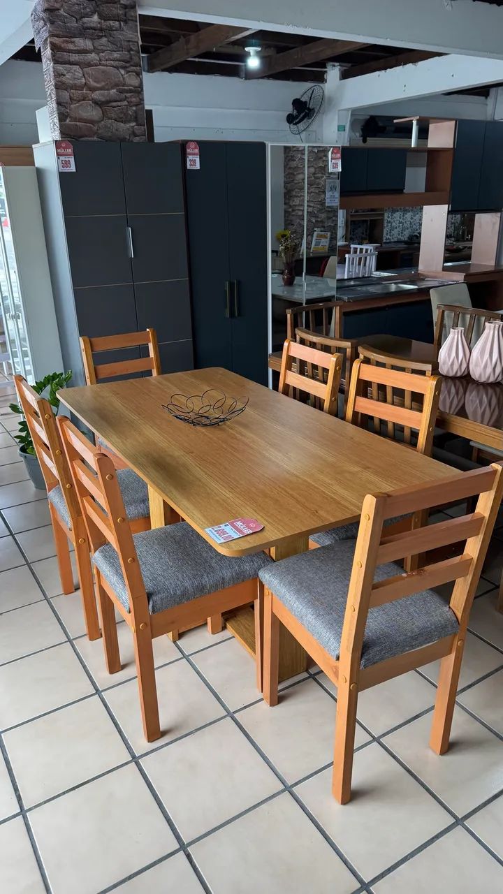 Mesa c/ 6 cadeiras de madeira NOVA 