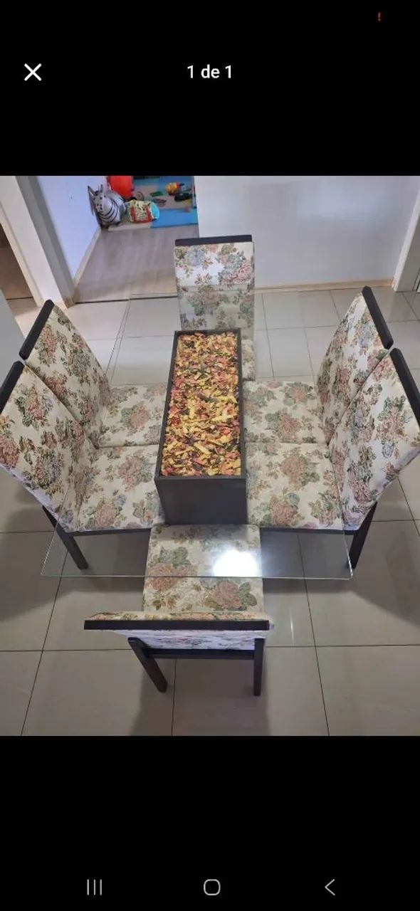 Conjunto de mesa com 6 cadeiras 