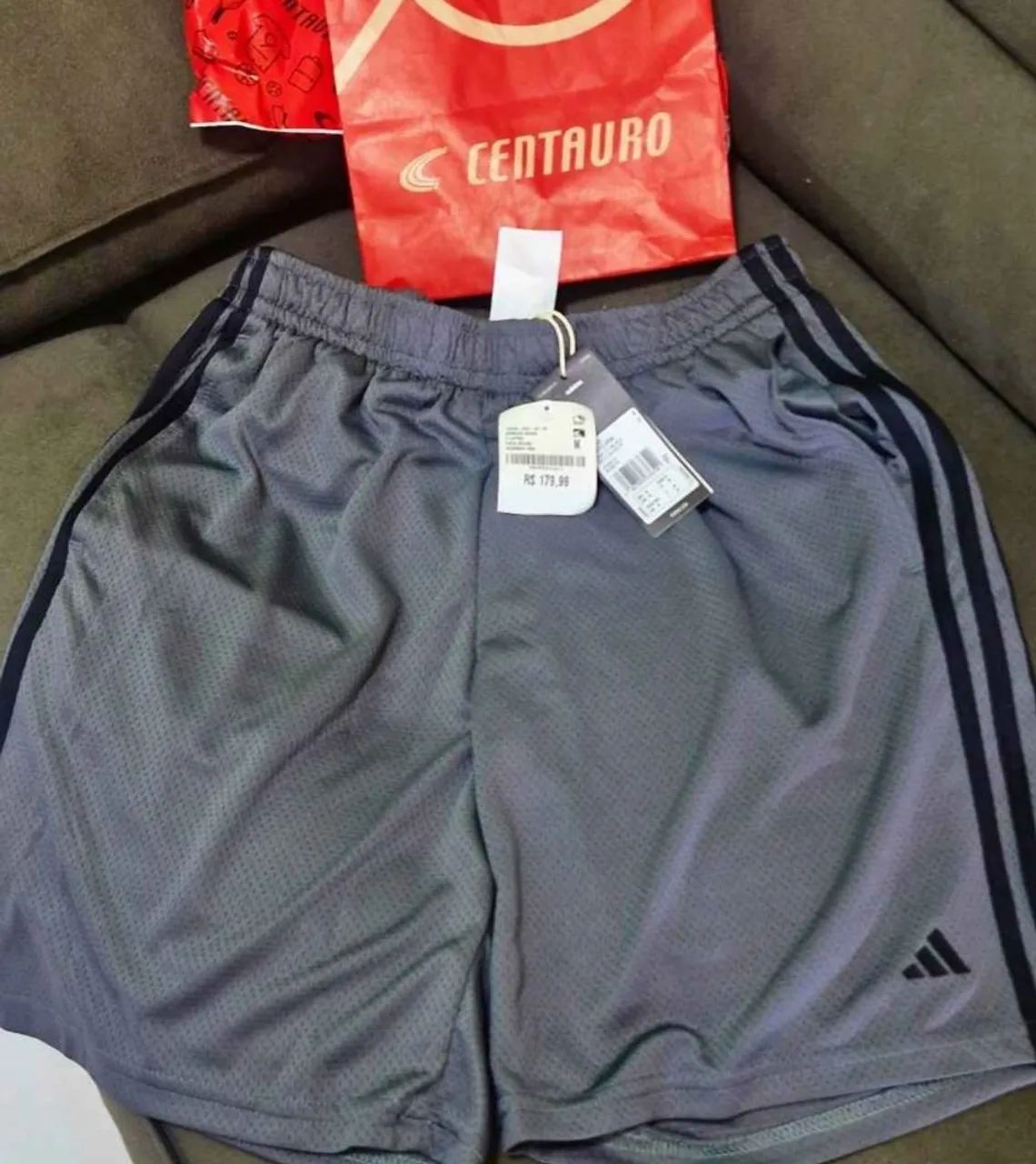 BERMUDA ADIDAS COMPRADA NO SHOPPING METRÓPOLE NOVA  - Foto 2