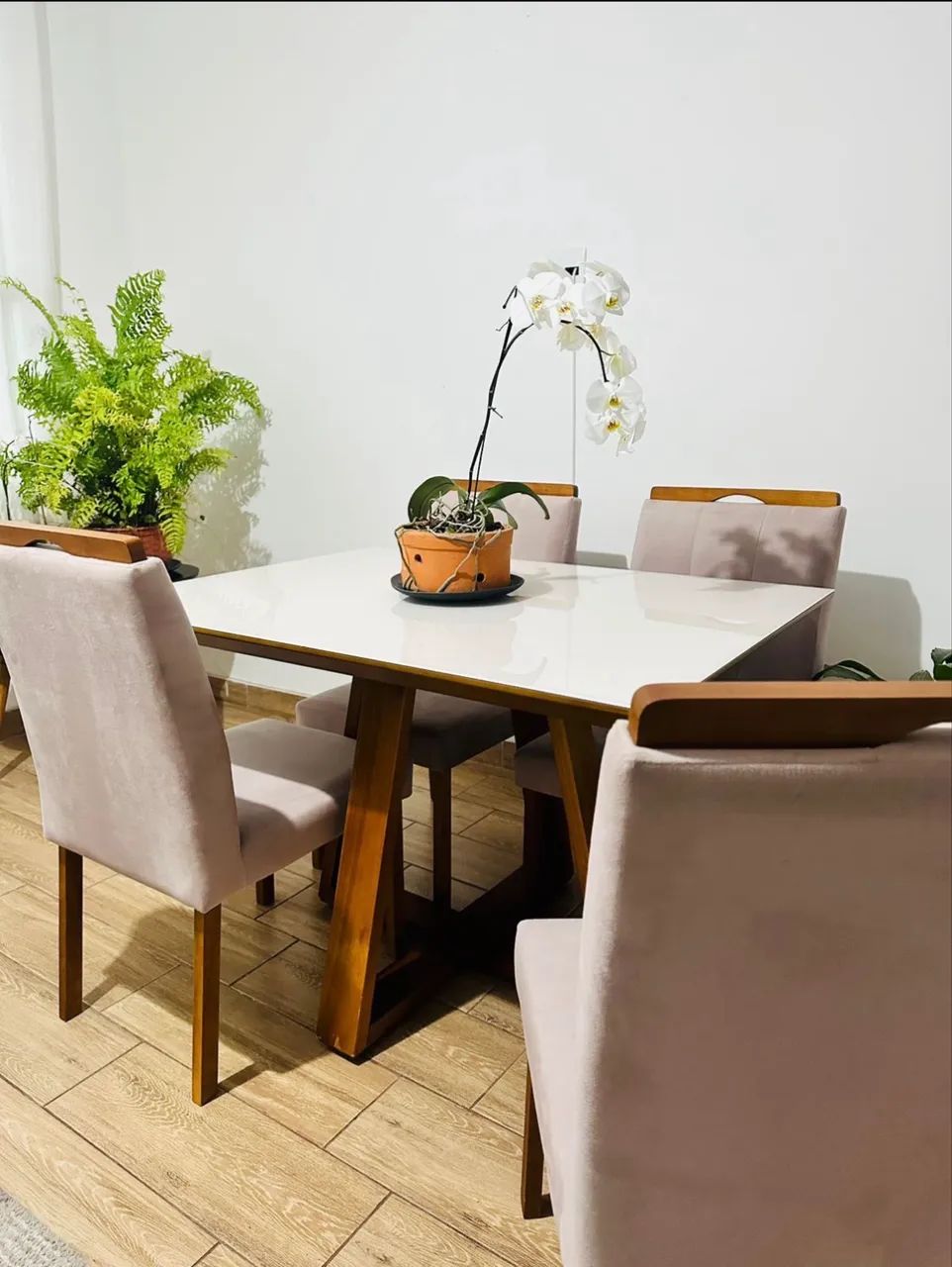 Mesa de jantar 4 cadeiras - Madeira e vidro