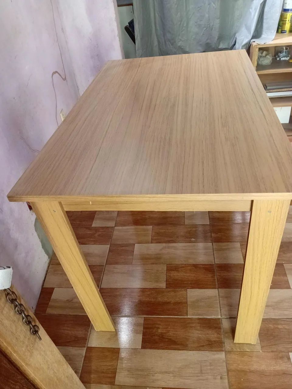 Mesa em bom estado de uso 108 x67.5