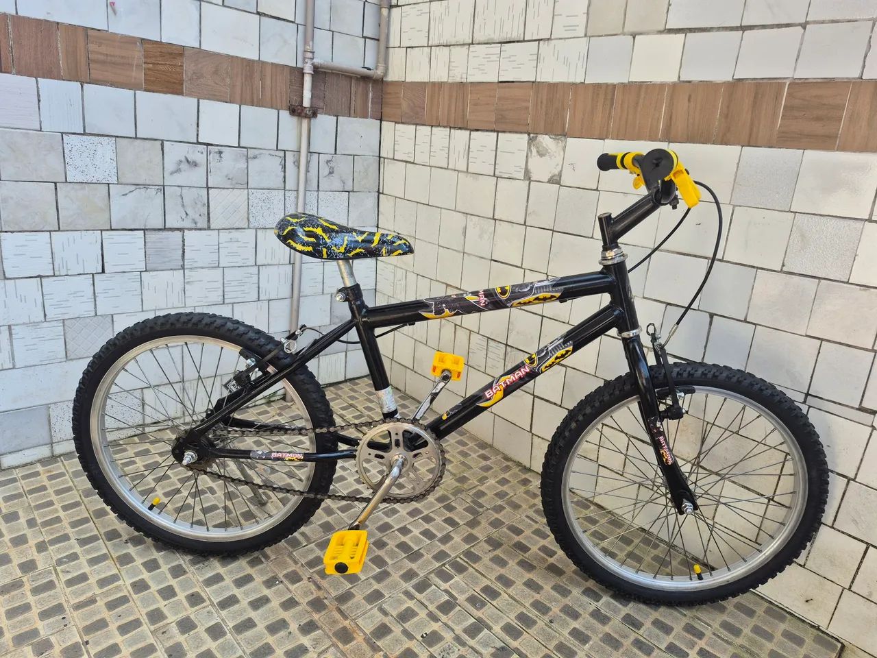 Bicicleta aro 20 Batman semi nova 