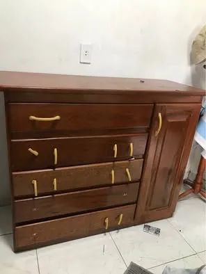 Cômoda amadeirada resistente 5 gavetas e espaço ao lado - Foto 2