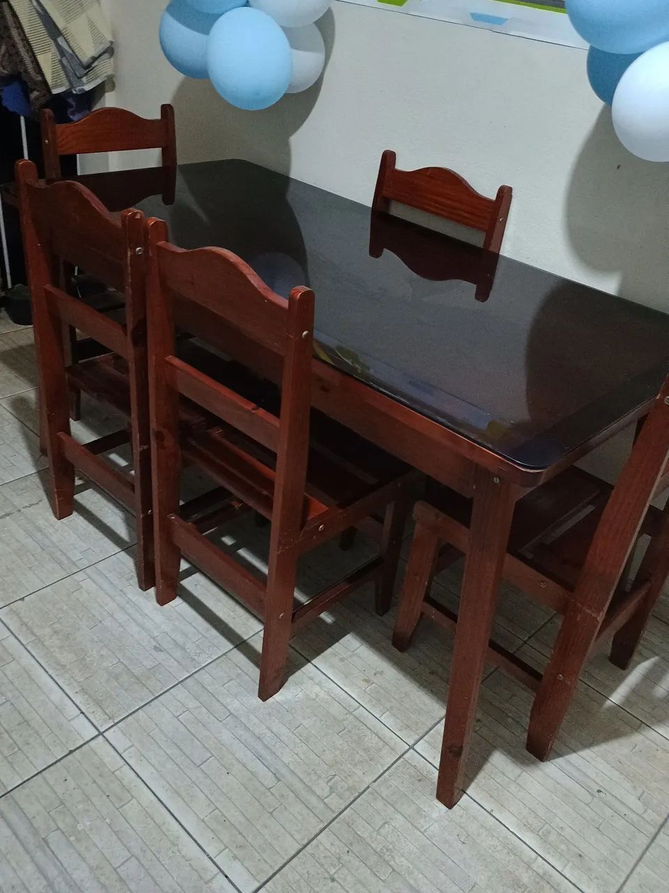 Mesa 5 cadeiras madeira  - Foto 4