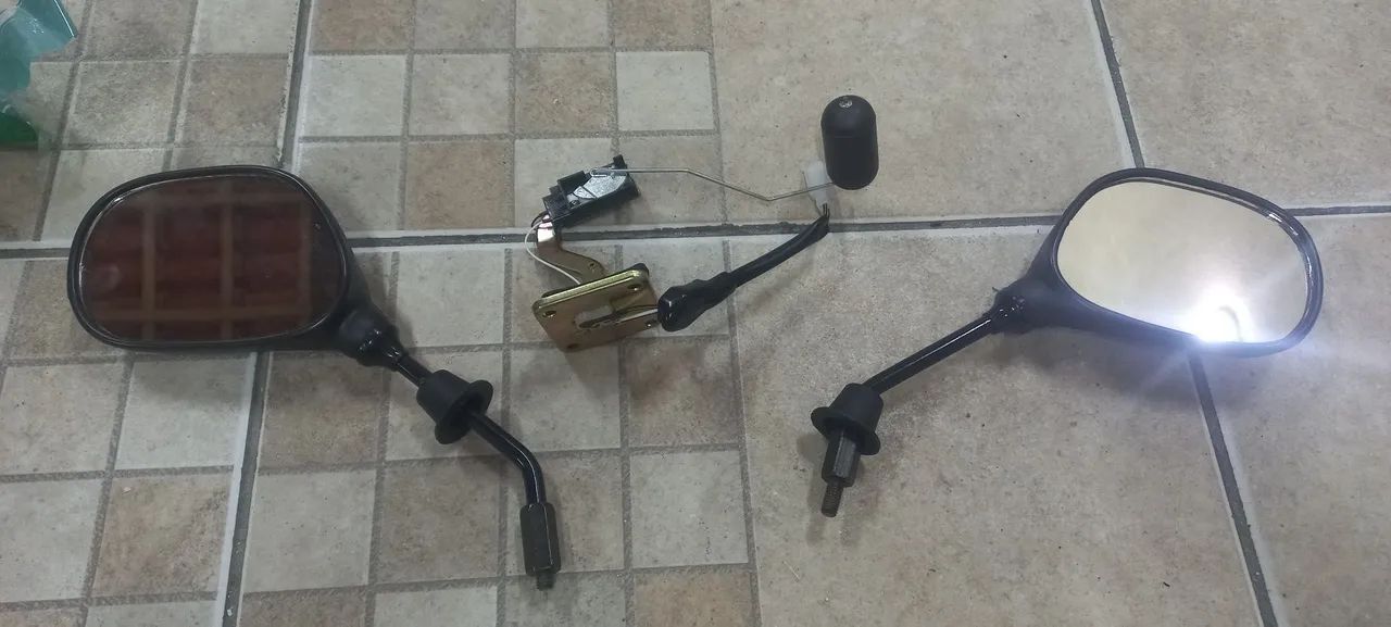 VENDO PAR RETEOVISOR E BOMBA DE COMBUSTÍVEL DA BURGMAN 