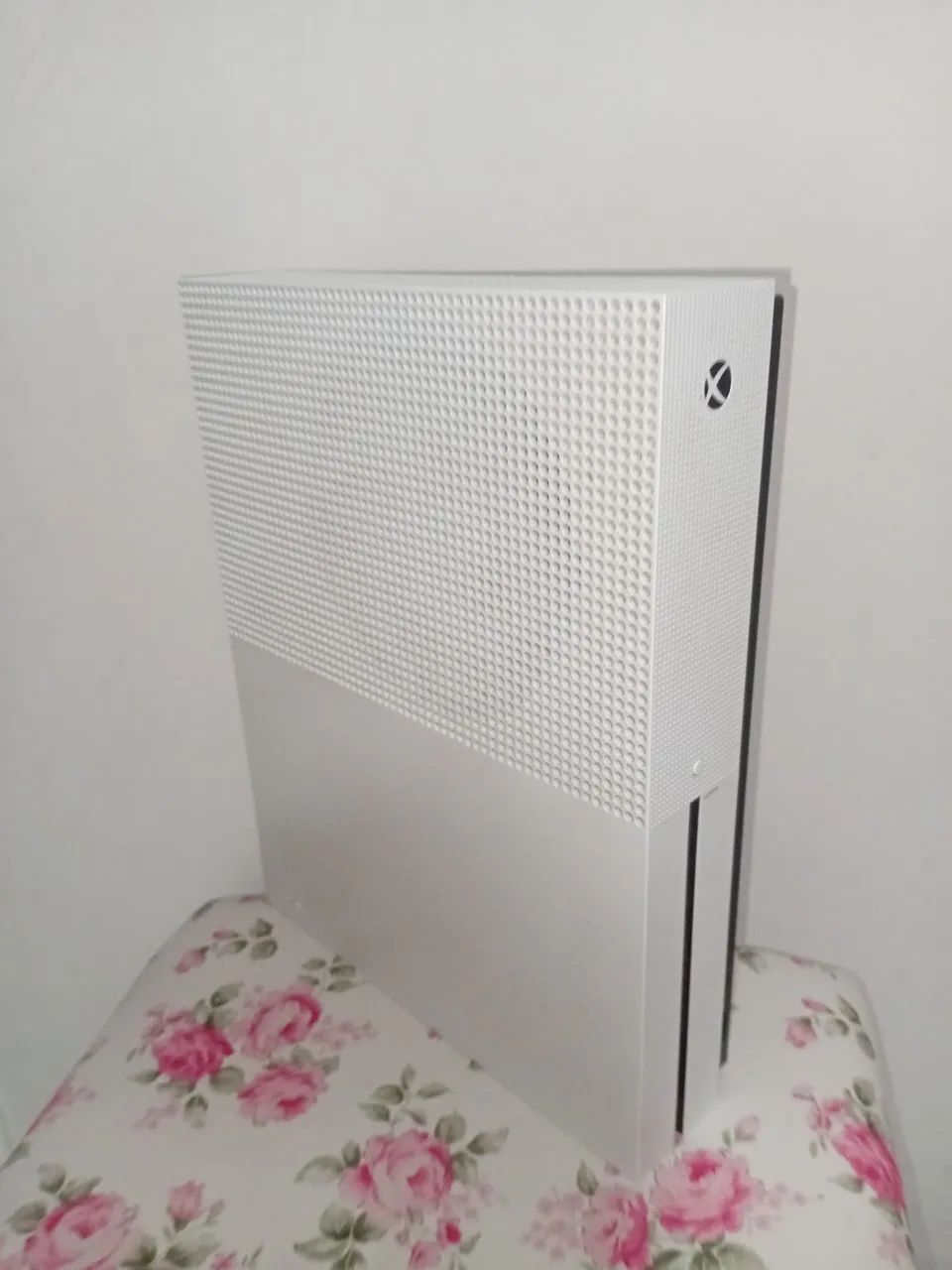 Xbox One S 1tb + 4 cds com Caixa e controle - Foto 4