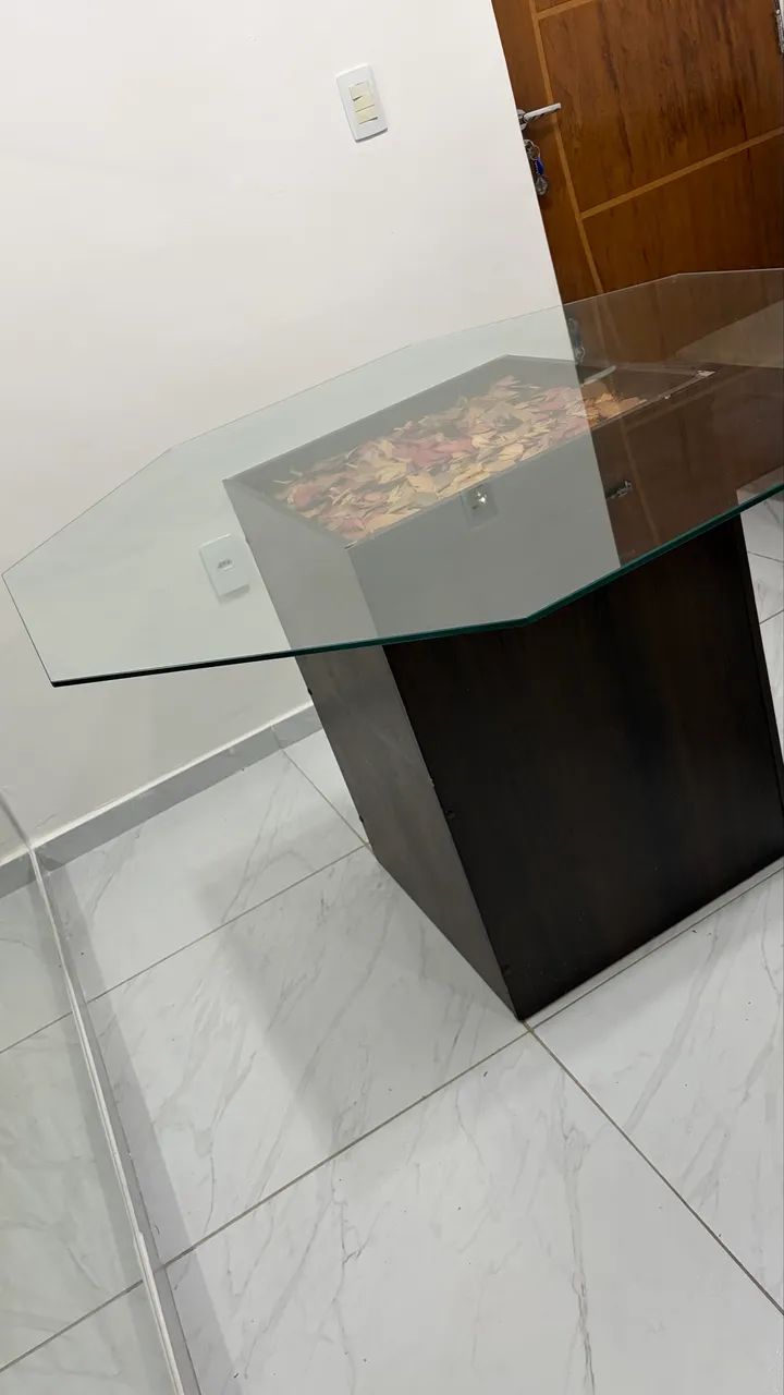 Mesa com tampo de vidro + 6 cadeiras - Foto 2