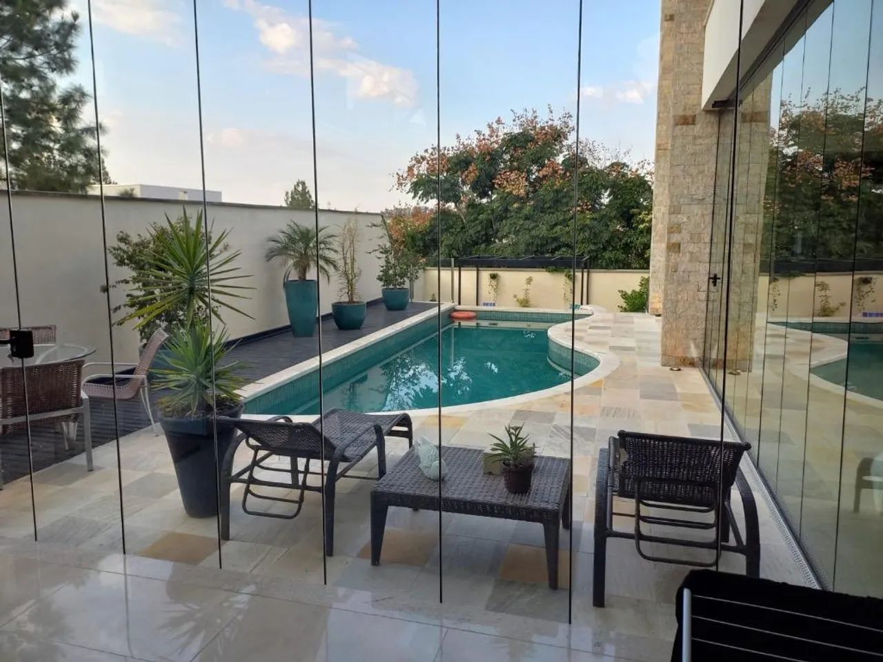 Sobrado para alugar em Campinas, Alphaville Dom Pedro, com 4 suítes, com 465 m² - Foto 4