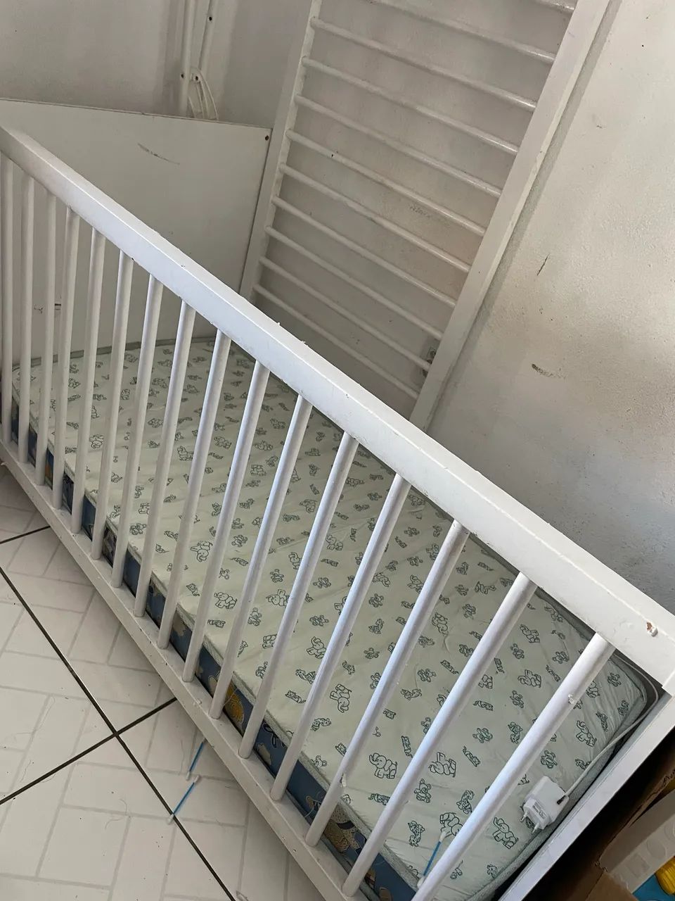 Berço com colchão 