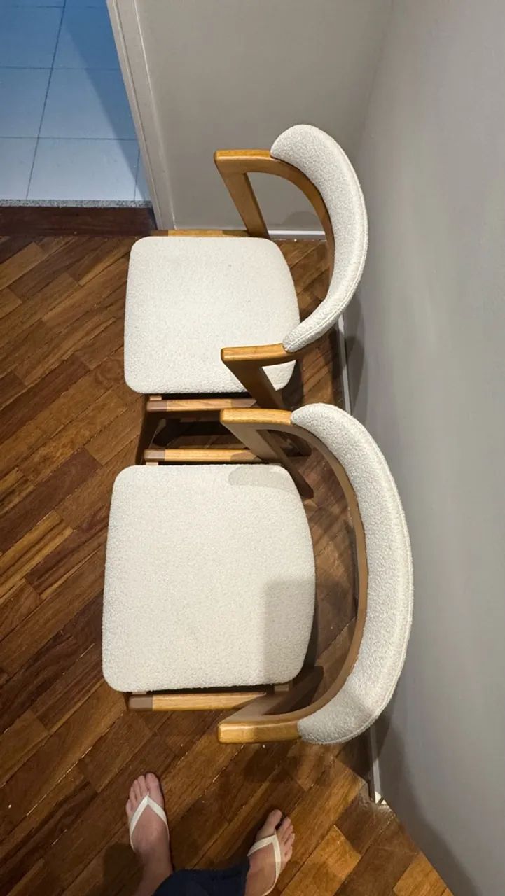 Kit 2 cadeiras - Madeira e Boucle Off White premium - Foto 3