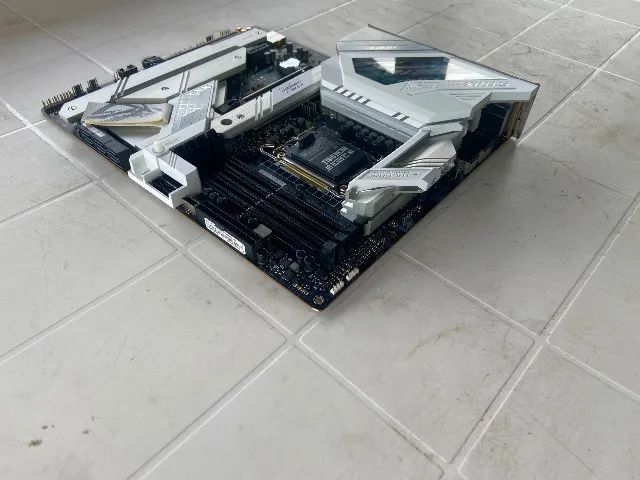 Placa mãe ASUS ROG STRIX Z690-A GAMING WIFI DDR5 (USADA) - Peças