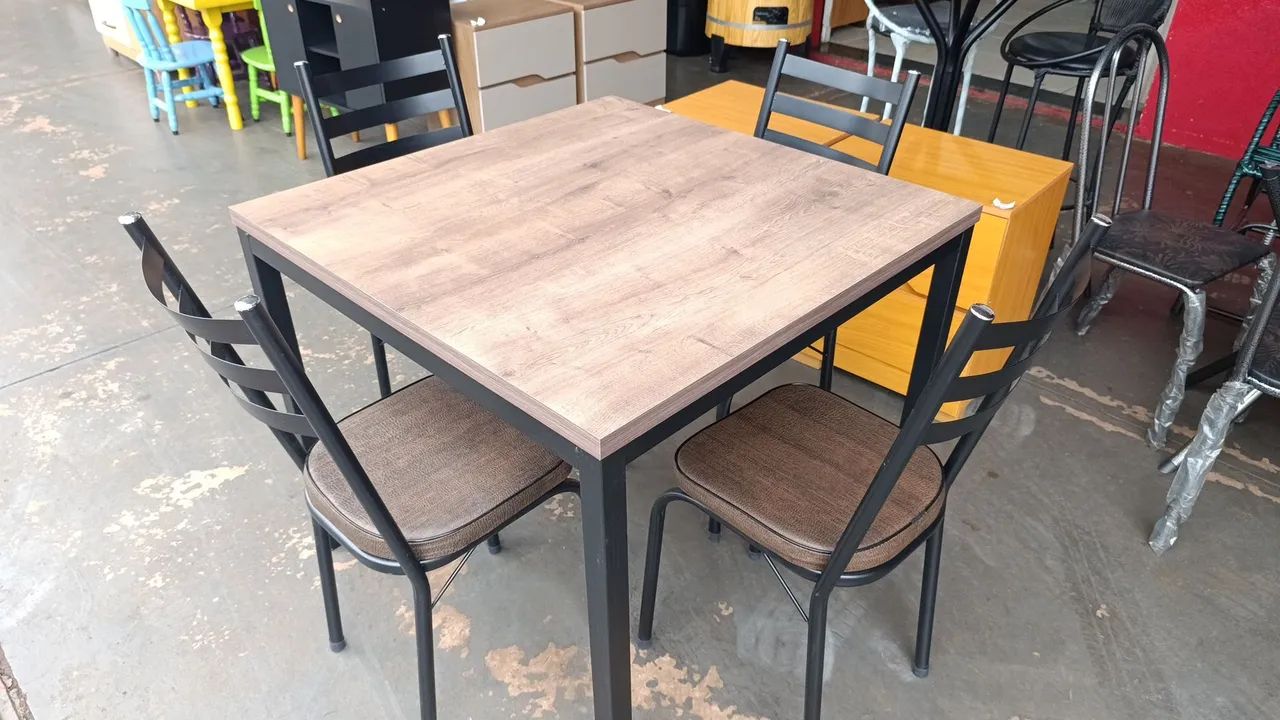 Mesa Quadrada com 4 cadeiras na PROMOÇÃO  - Foto 2