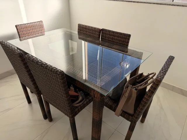 Mesa de Jantar + 06 cadeiras