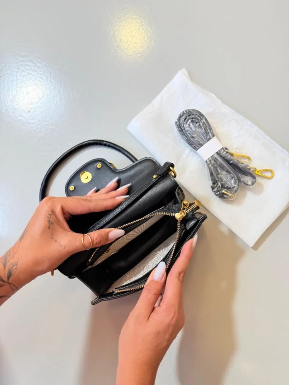 Bolsa cloutch Valentino Garavani Preto  - Foto 2