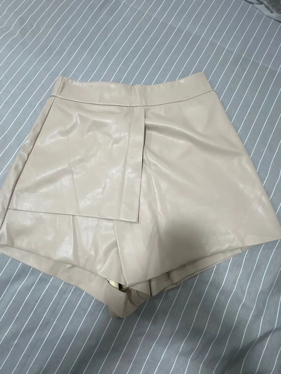 Short saia couro fake
