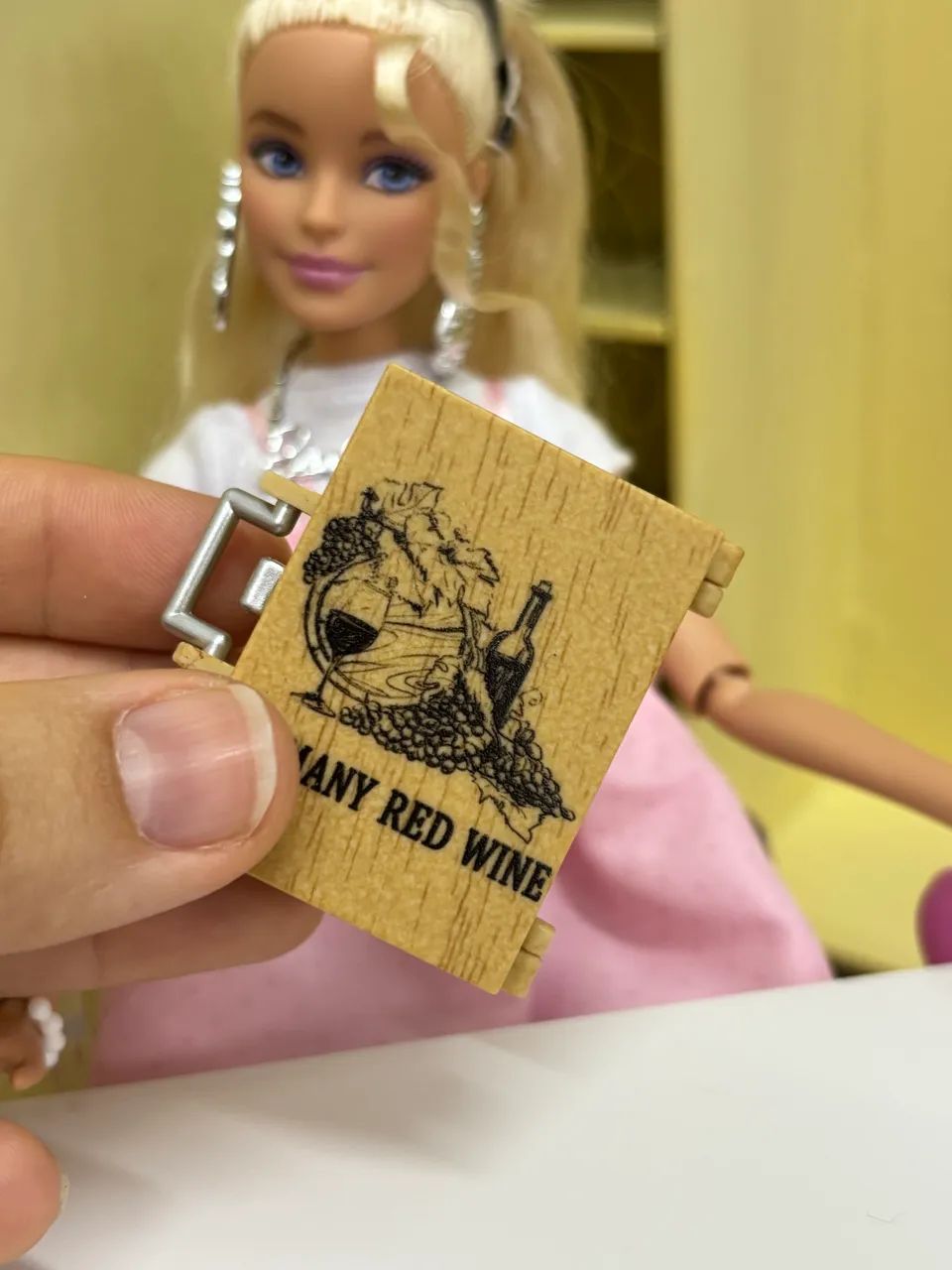 Acessórios casa barbie (caixa de vinho) - Foto 4