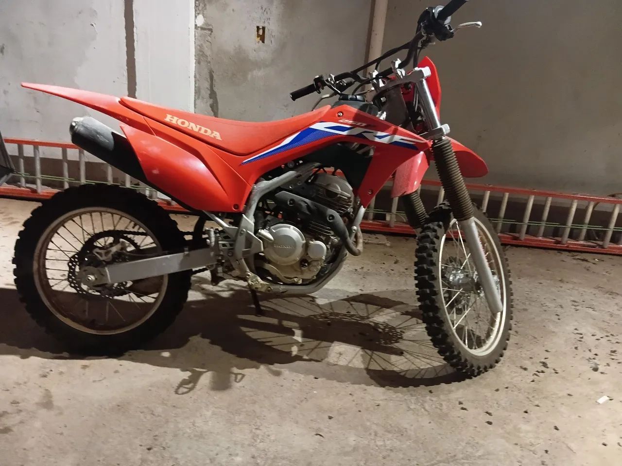 Moto com mês de uso  - Foto 2