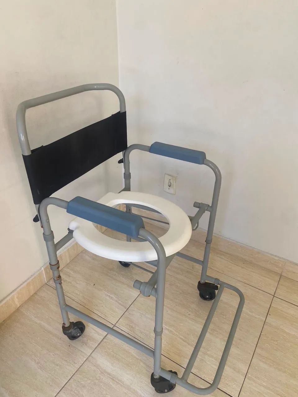 Cadeira higiênica  - Foto 4