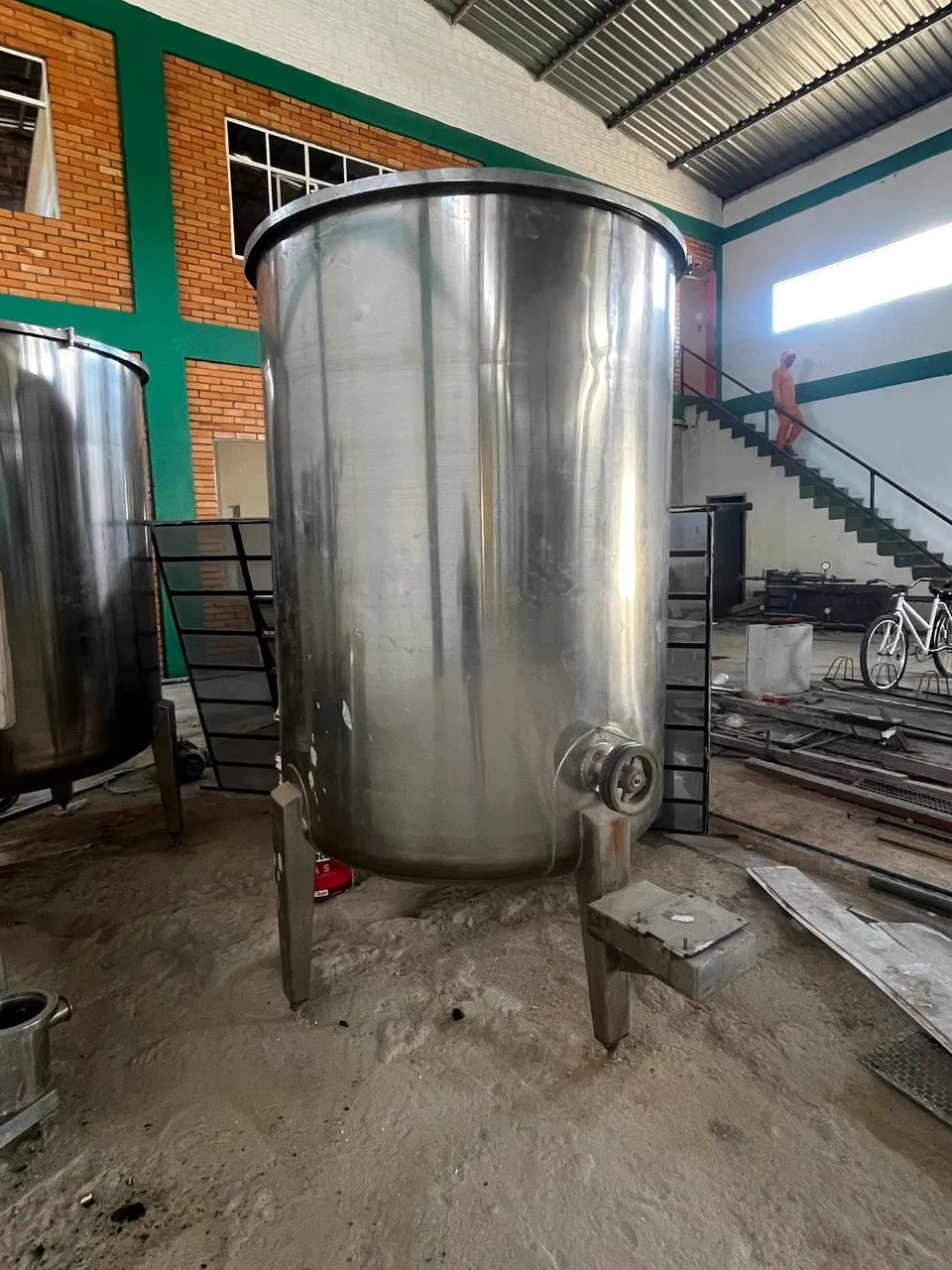 Vendo tanque de armazenamento industrial 