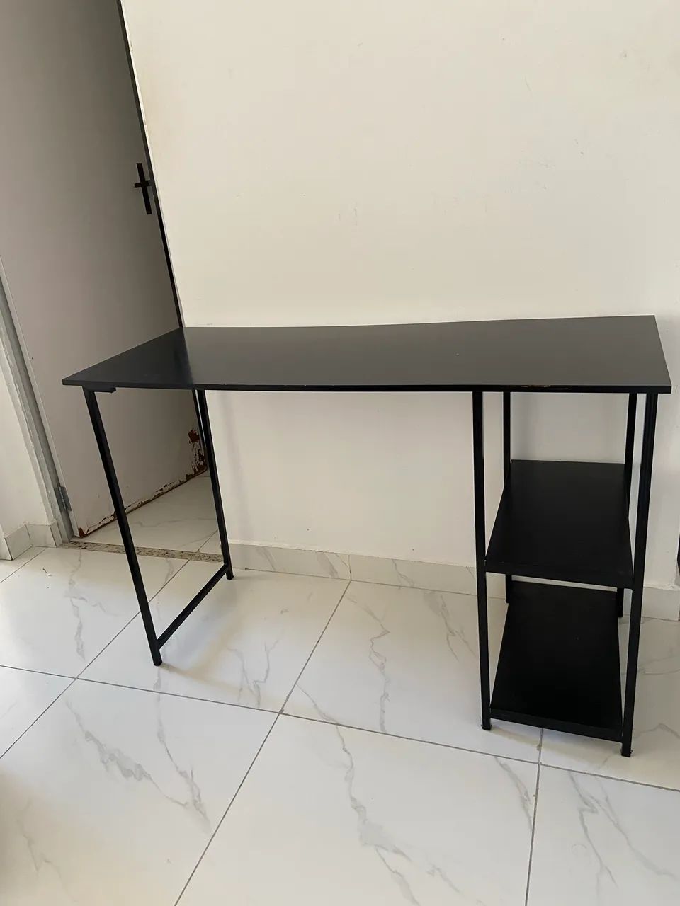     Mesa para Home Office - Linda, Prática e Conservada