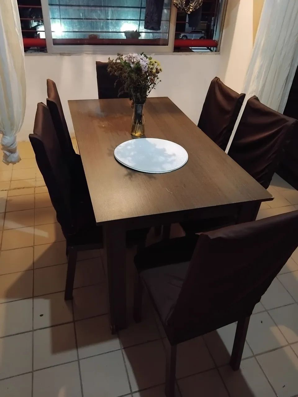Mesa com 6 cadeiras