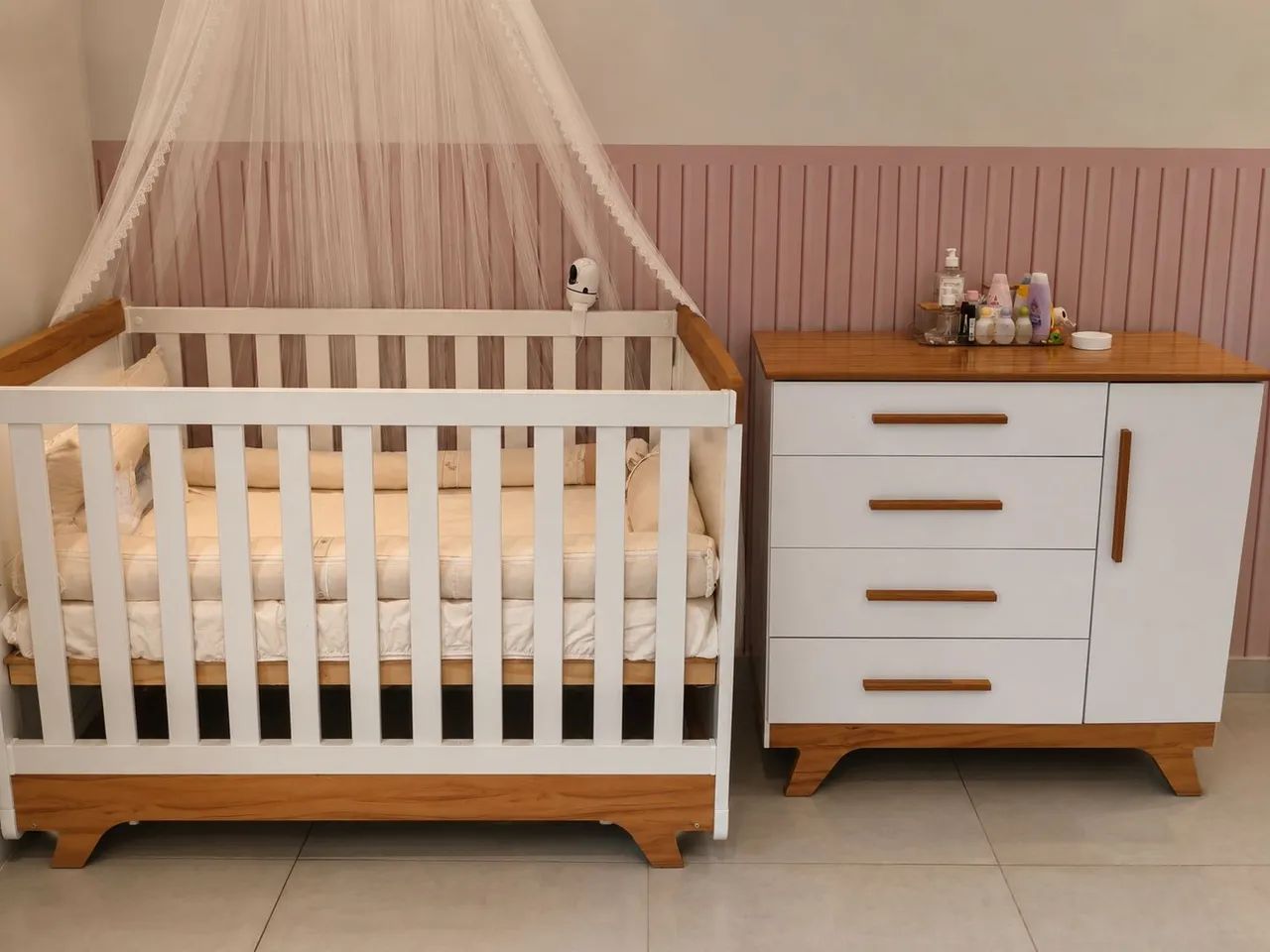 Berço e Cômoda de Bebê 