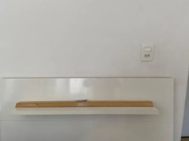 Painel branco de madeira para TV - Foto 3