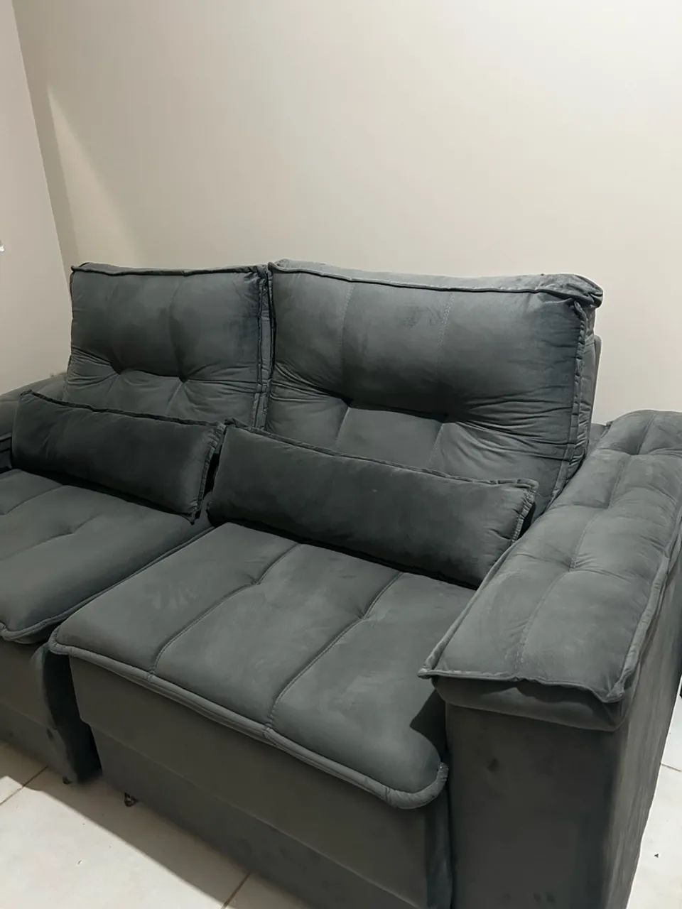 Sofá retrátil e reclinável 