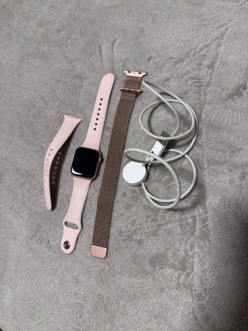 Apple watch series 4, 40mm. 