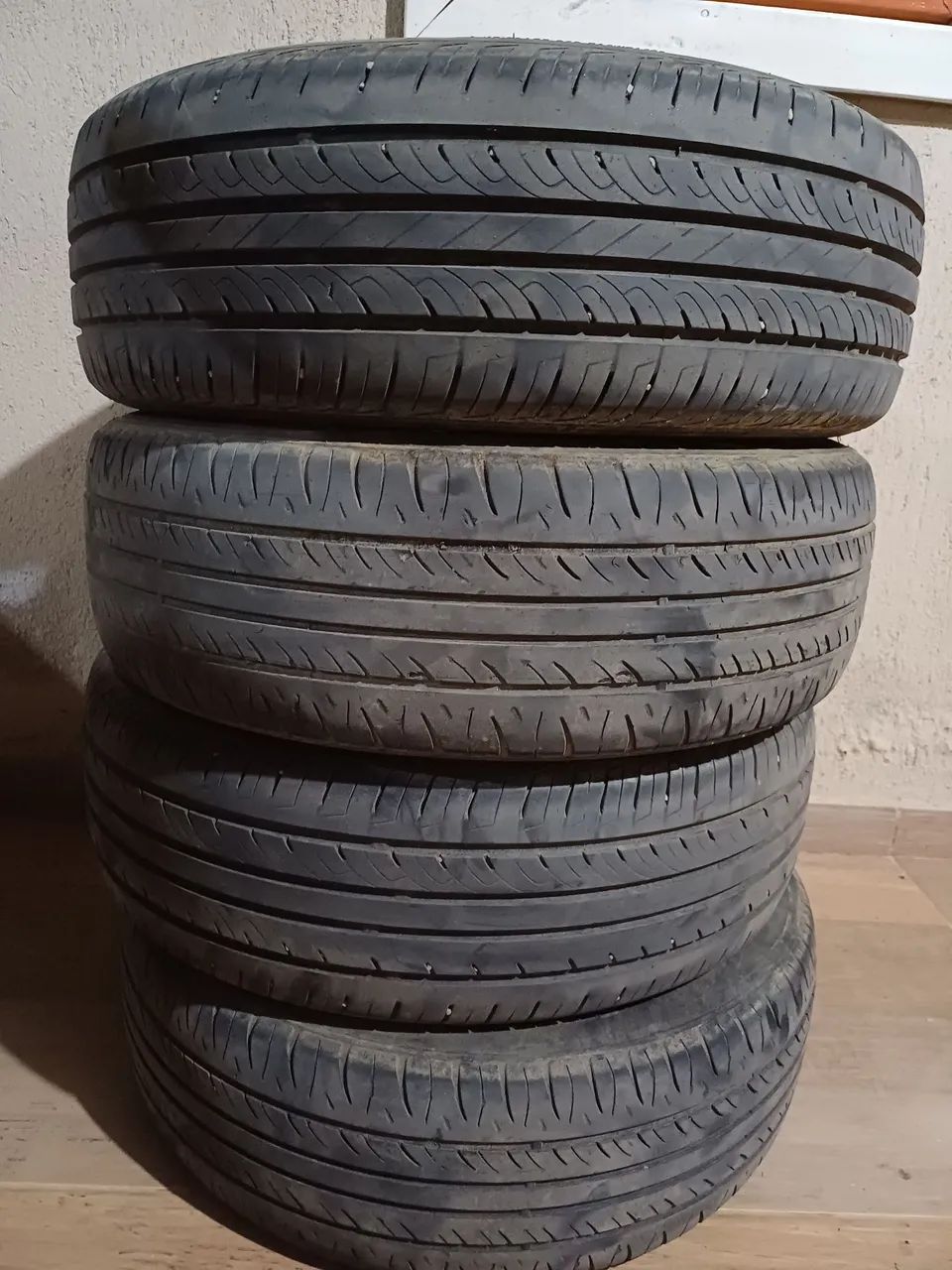 Pneus 185/ 15 meia vida.