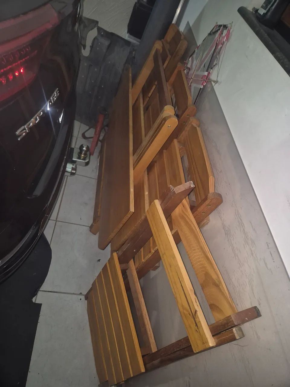 Mesa de madeira com 4 cadeiras - Foto 2