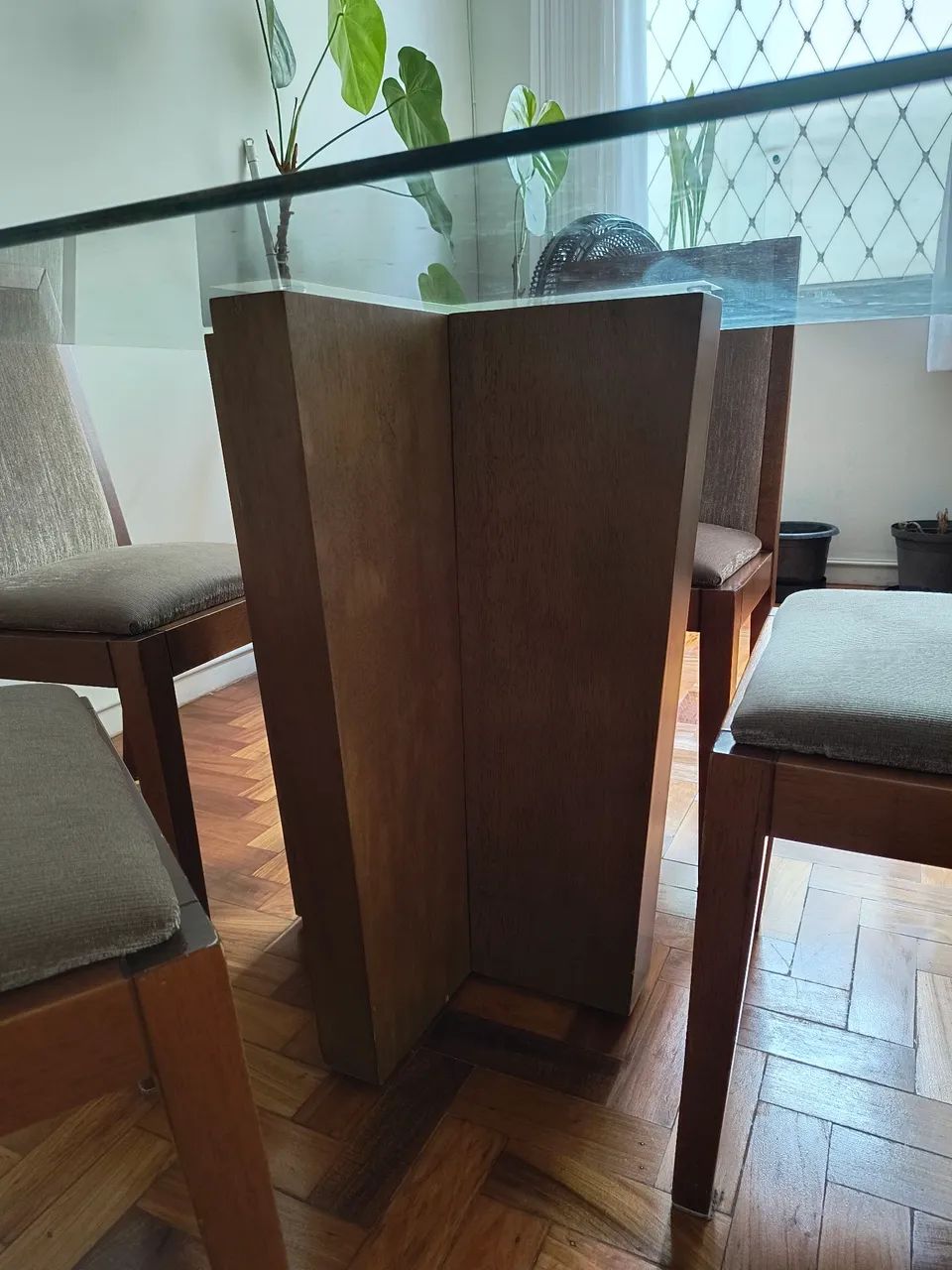Mesa com 4 cadeiras de madeira  - Foto 5