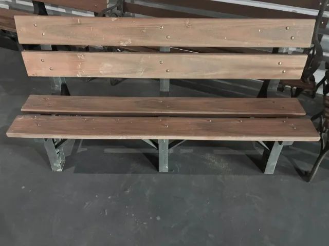 Conjunto 2 bancos de madeira plástica  - Foto 2