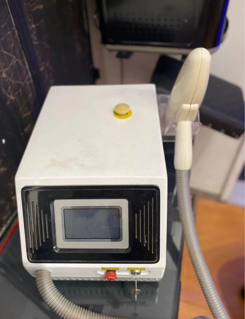 Maquina remoção de tatuagem a laser,  com defeito - Foto 2