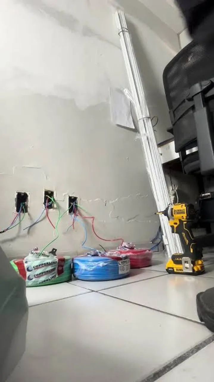 ELETRICISTA 24HORAS EM VÁRIOS BAIRROS  - Foto 3