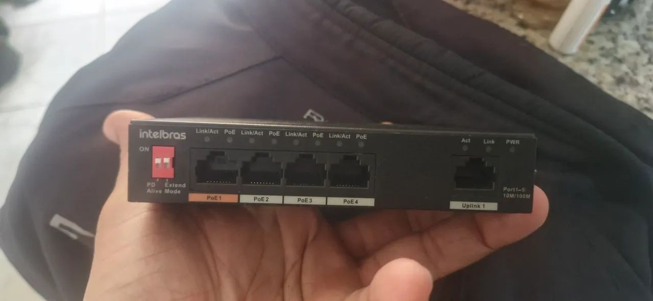 Switch intelbras sf500 hi - poe SKD fast com 5 portas poe 