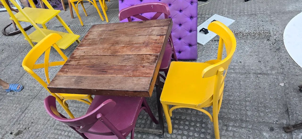 Mesa com cadeira468263139133378562